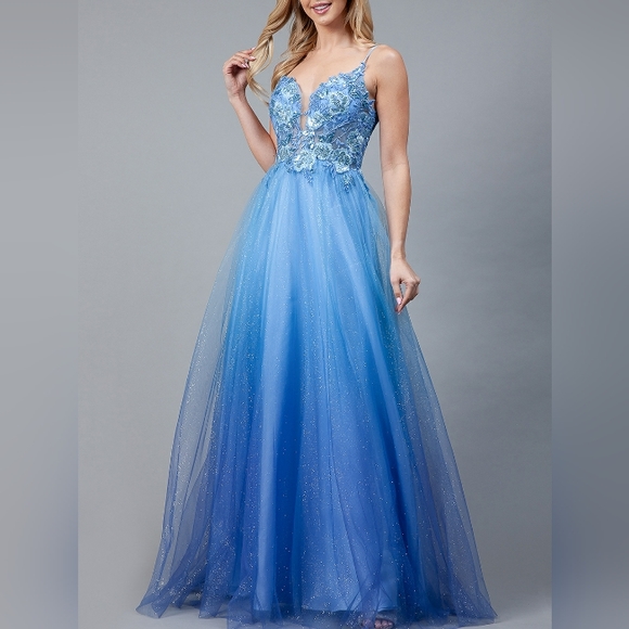 Prom dress - Picture 1 of 8